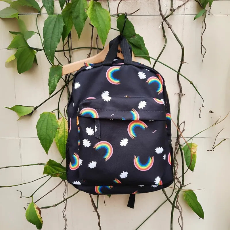 Mochila-Grande-Arco-Íris-Preto
